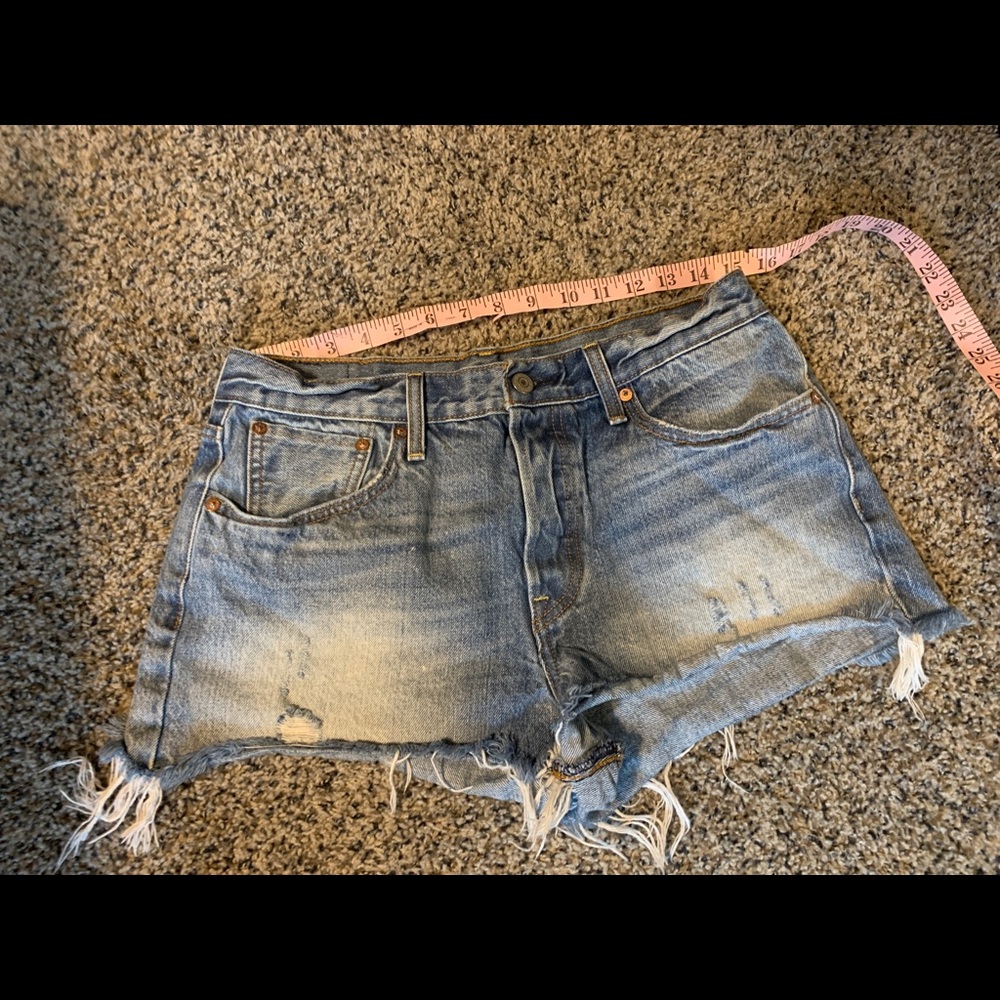 •Levi's• Wedgie Fit 5 Button Denim Shorts